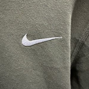Nike med green hoodie
